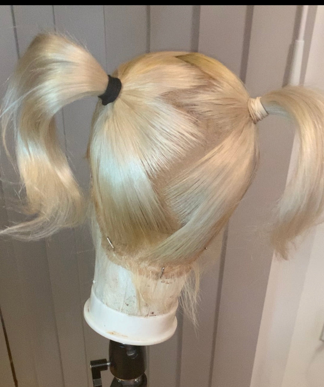 613 FULL LACE WIG THIS UNIT DOES NOT COME CUSTOMISED cut as it needs